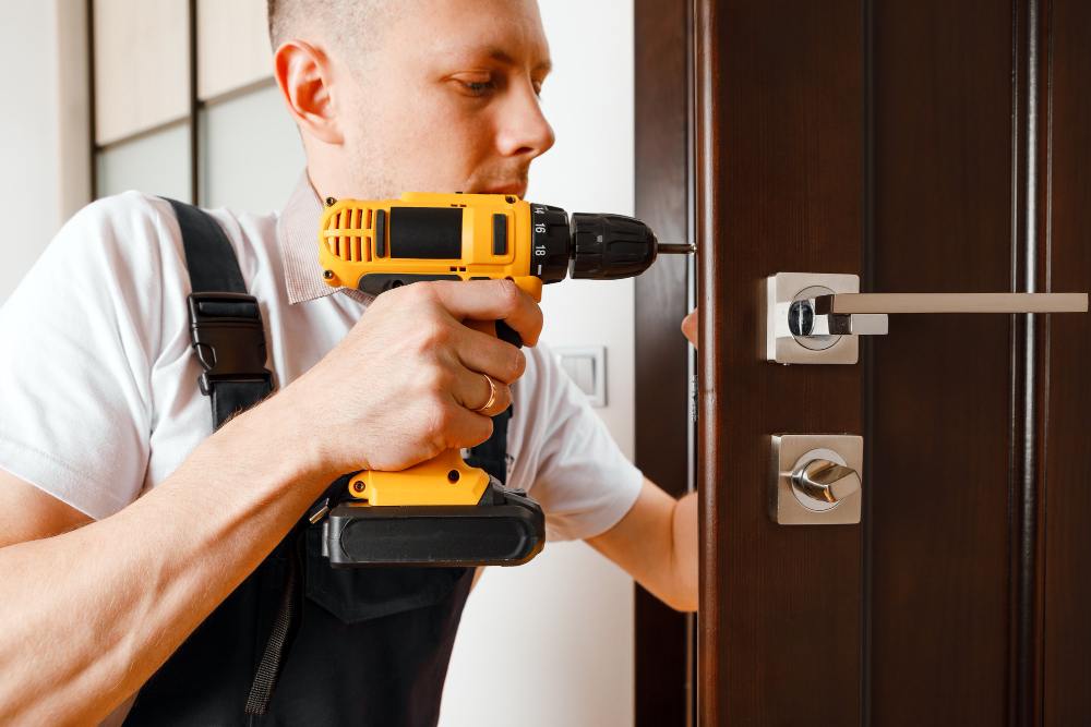  5 Reasons Your Door Won’t Close And How To Fix It