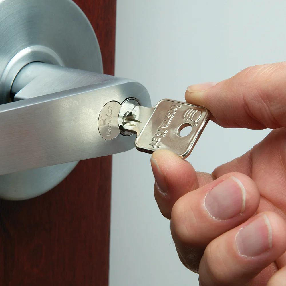 Benefits of Interchangeable Core Door Lock Systems in Business Settings